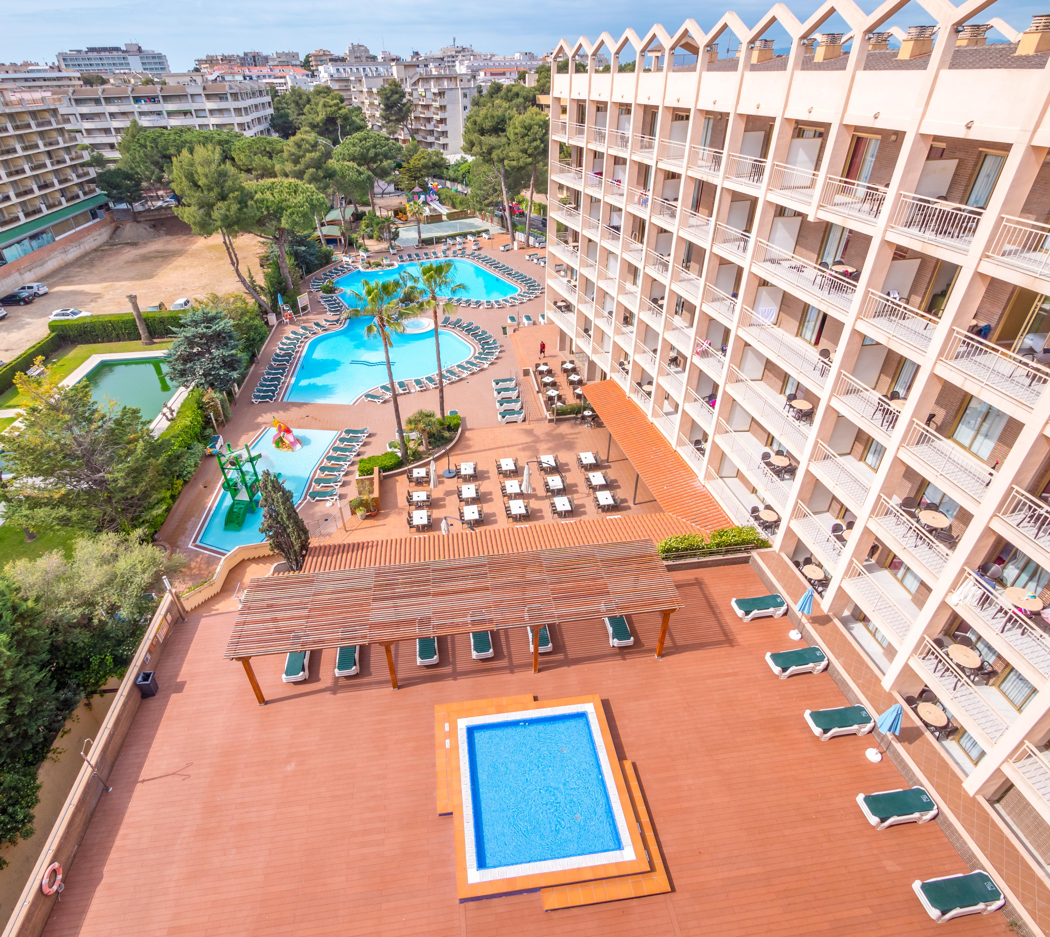 Golden Avenida Family Suites 4* Salou Exterior photo