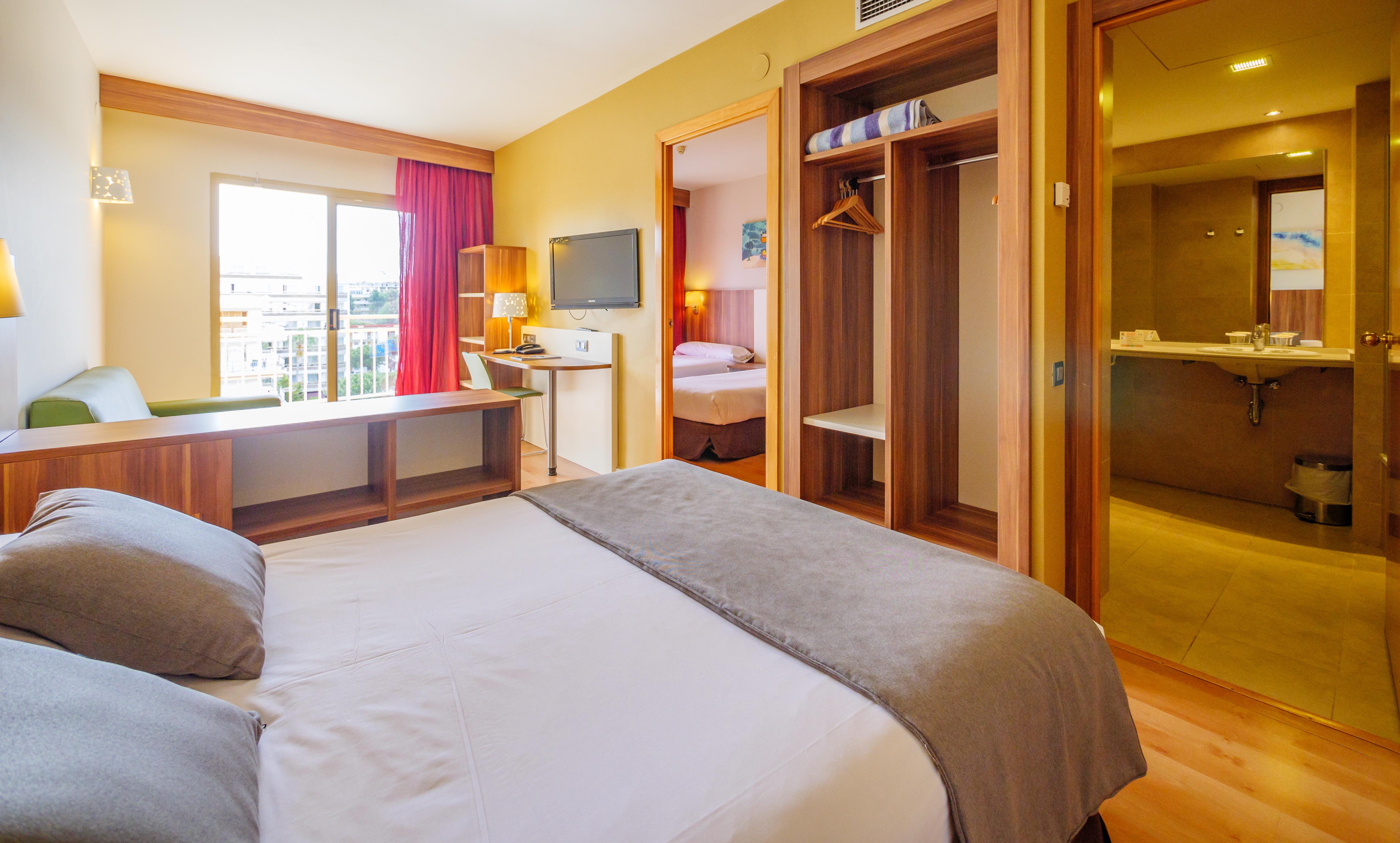 Golden Avenida Family Suites 4* Salou Exterior photo