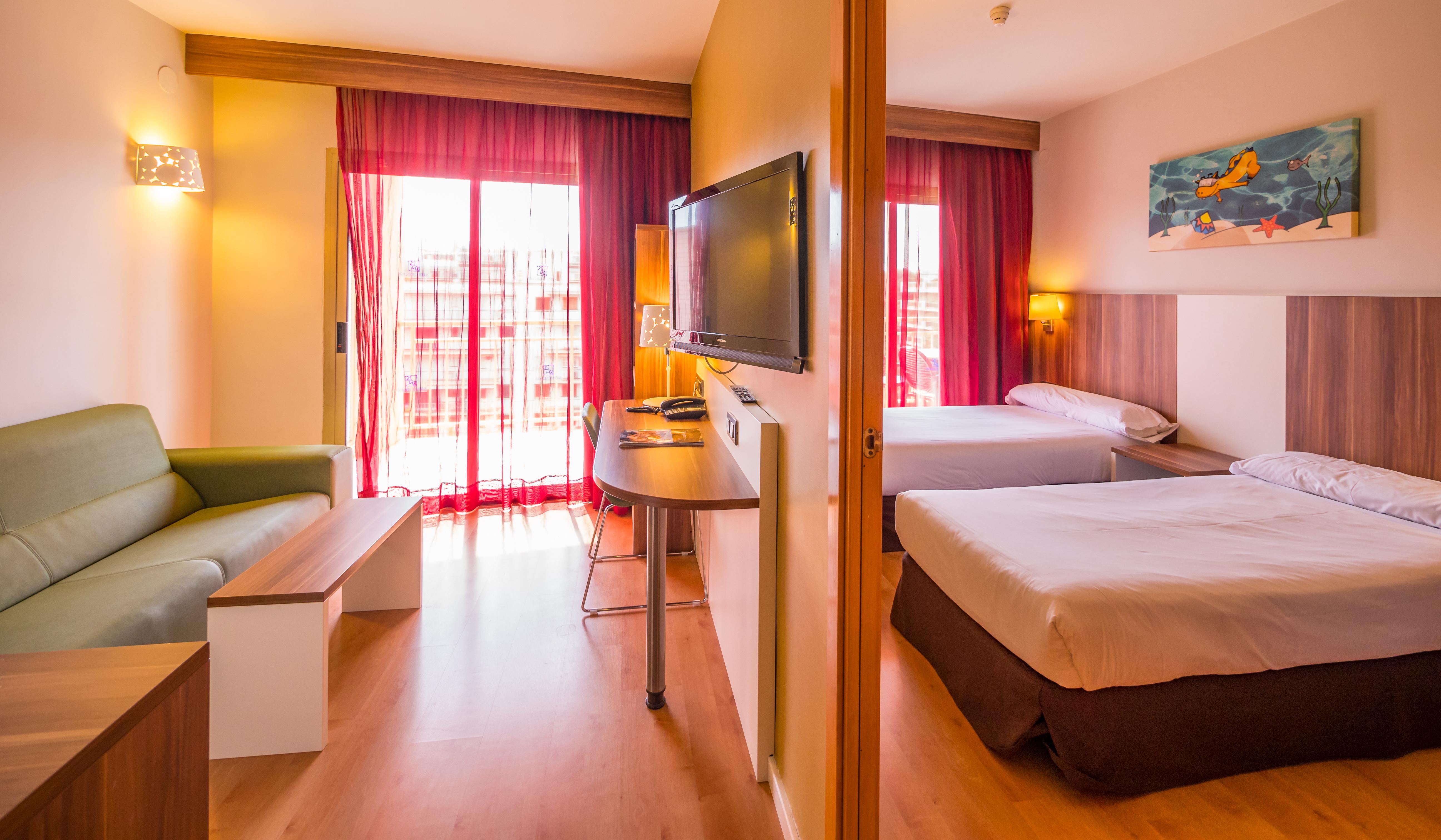 Golden Avenida Family Suites 4* Salou Exterior photo