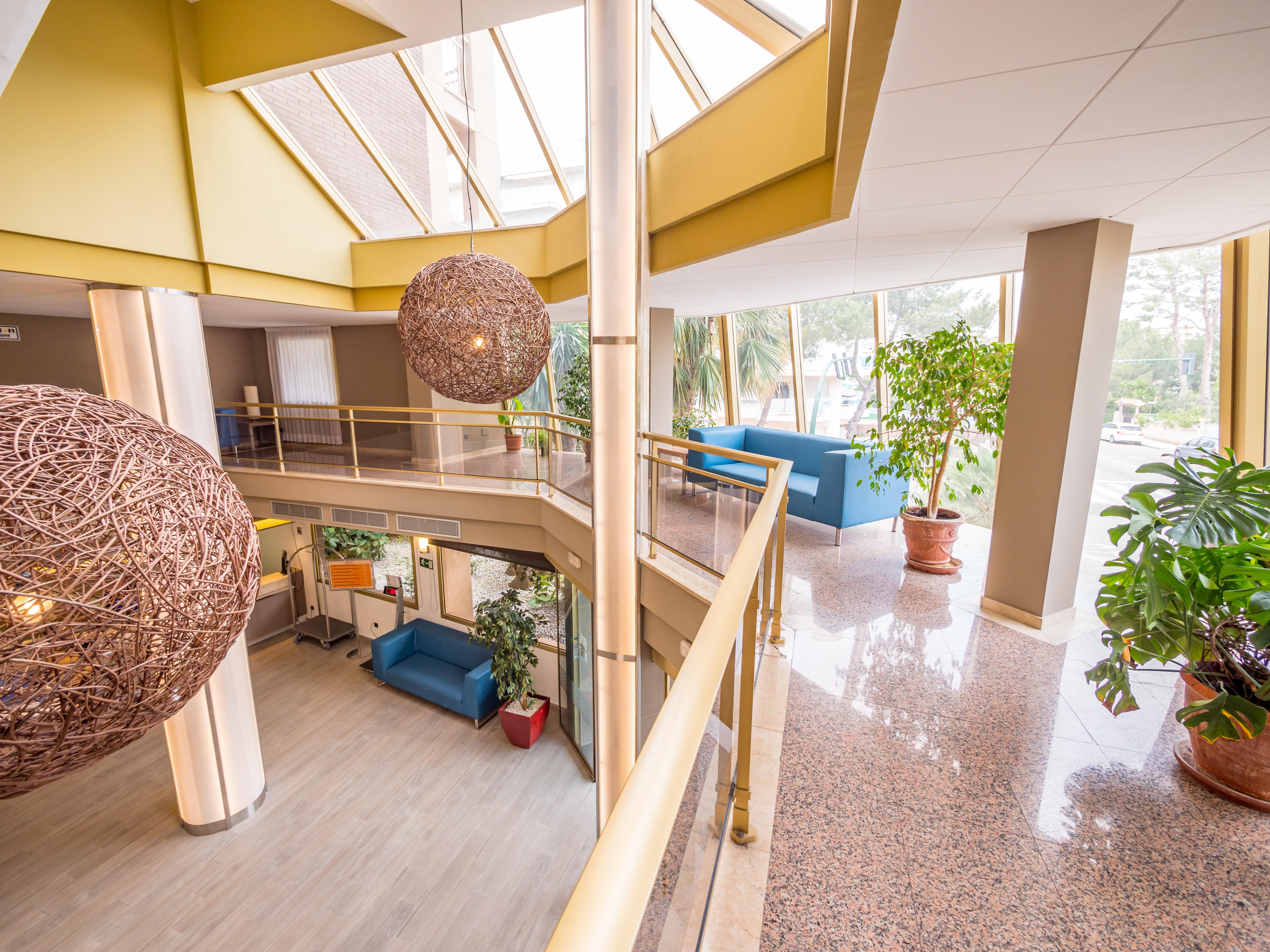 Golden Avenida Family Suites 4* Salou Exterior photo