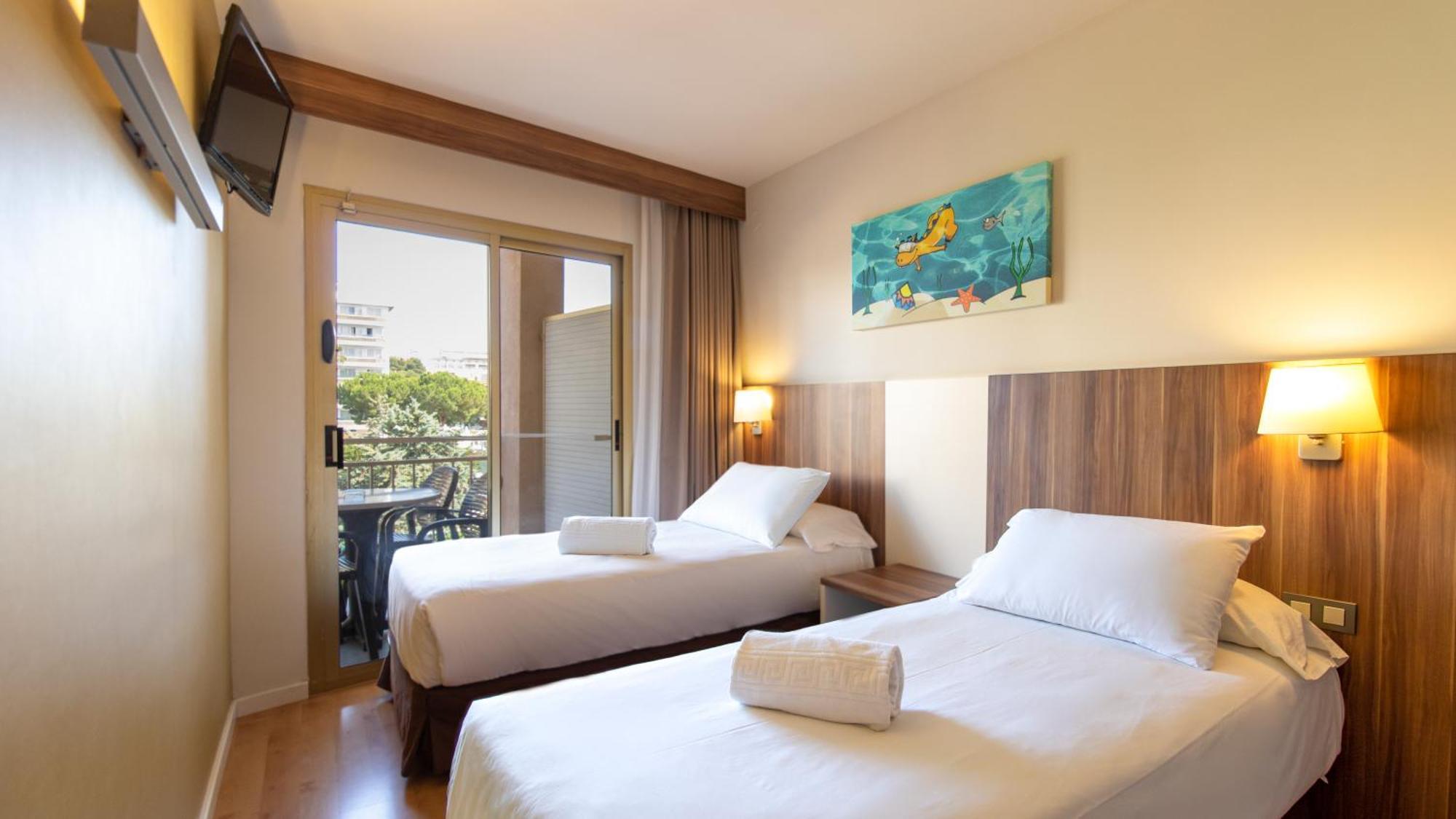 Golden Avenida Family Suites 4* Salou Exterior photo