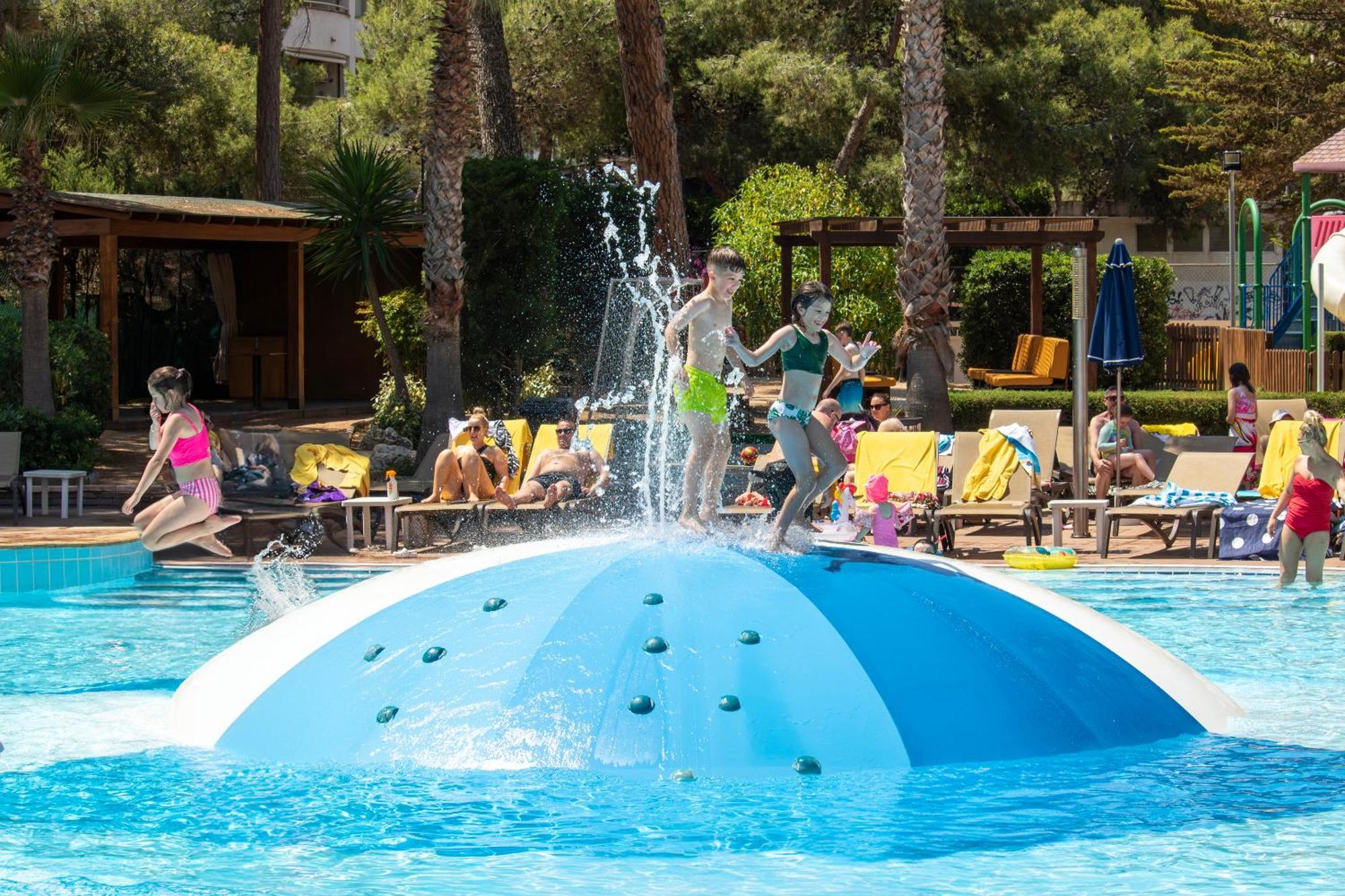 Golden Avenida Family Suites 4* Salou Exterior photo
