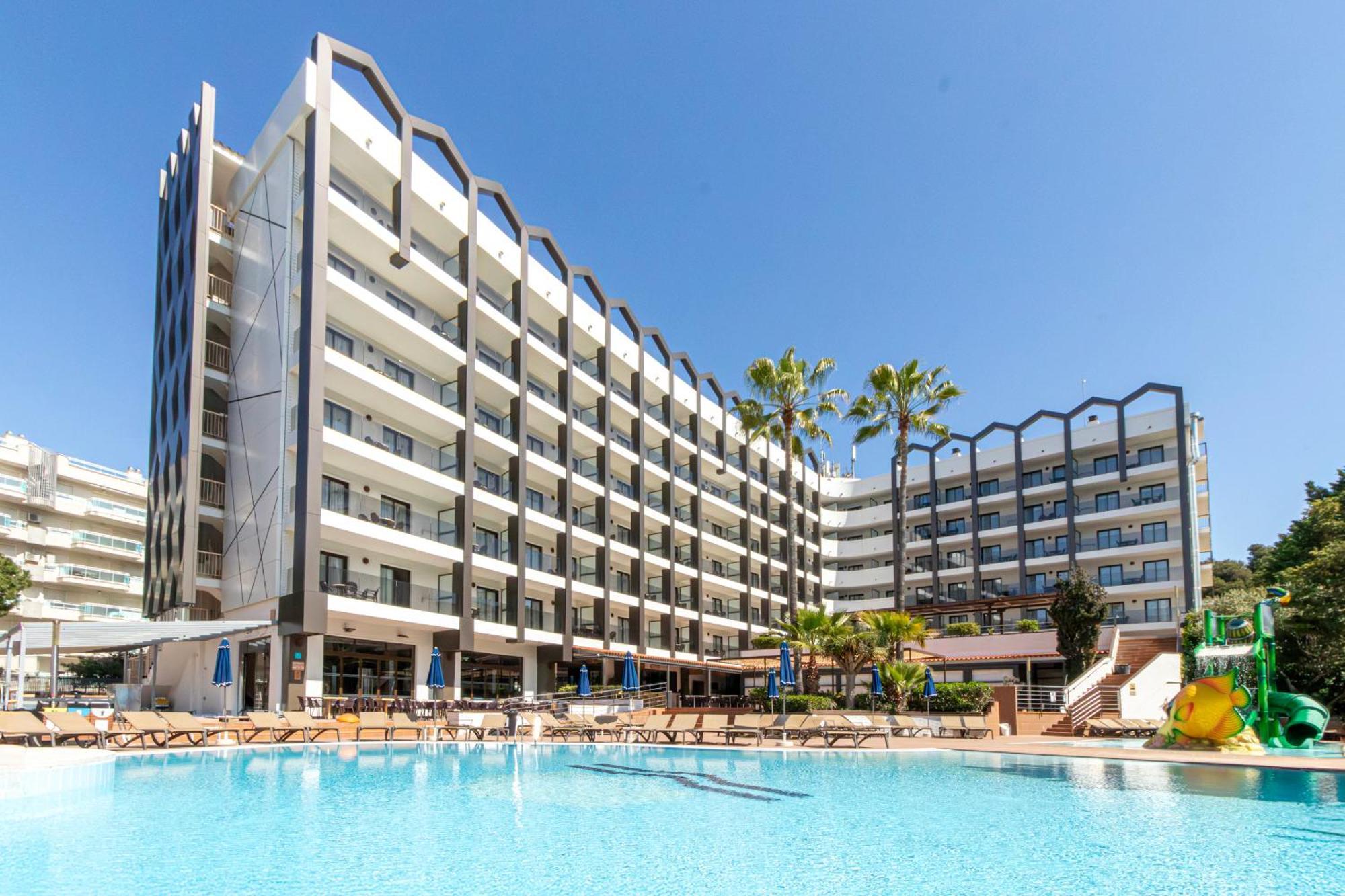 Golden Avenida Family Suites 4* Salou Exterior photo
