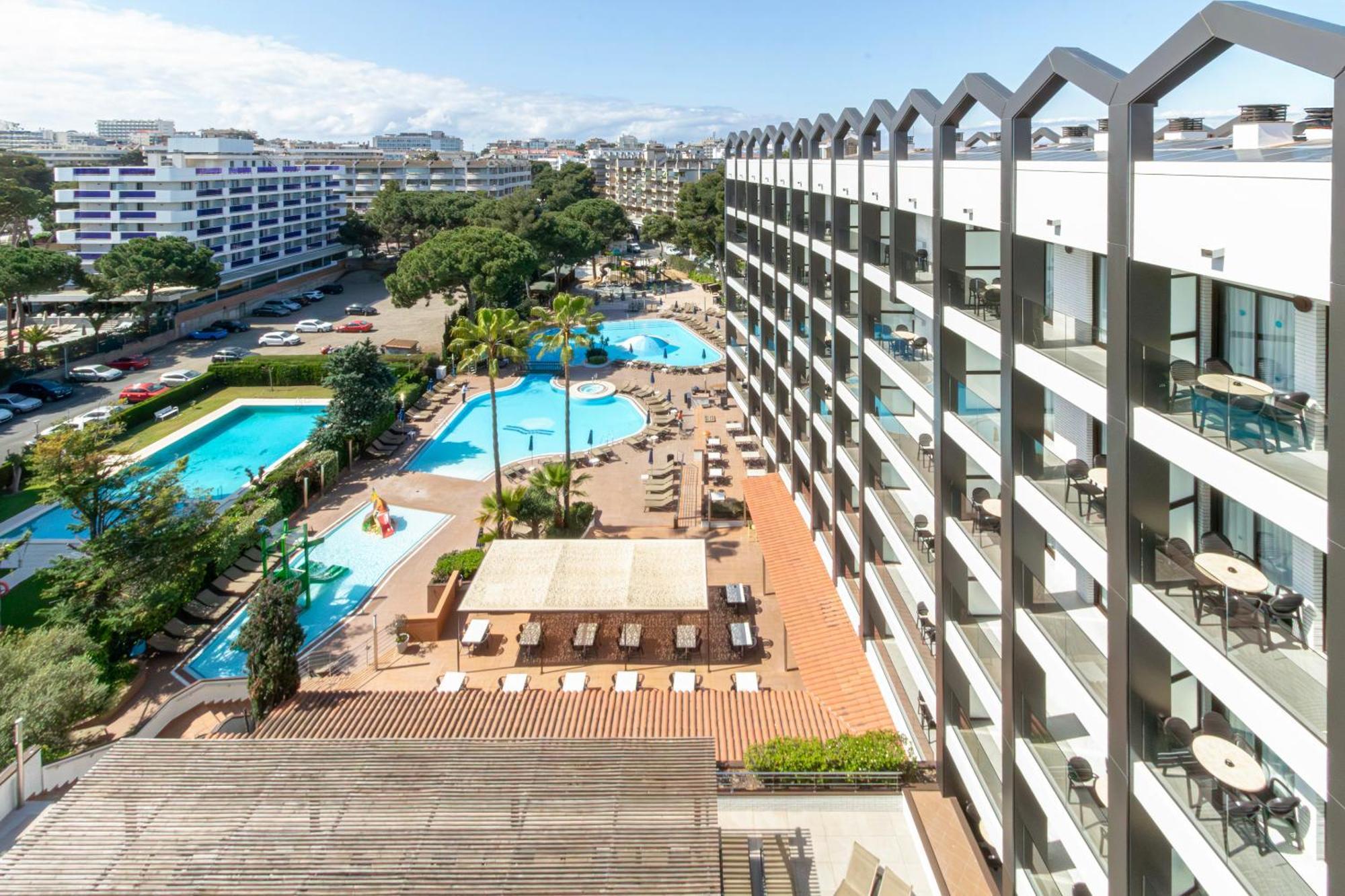 Golden Avenida Family Suites 4* Salou Exterior photo